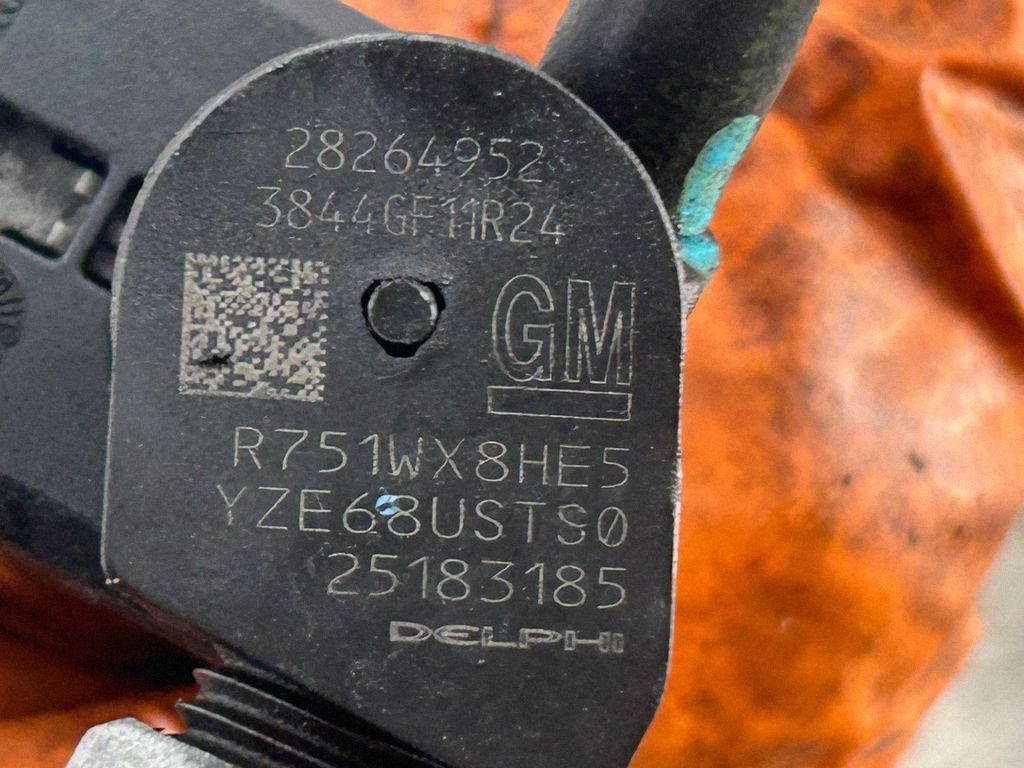 Chevrolet sada 4 ks použitých vstřikovačů 28264952, 25183185, Auf Lager, inklusive Steuer — foto 3 z 3